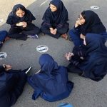 چرا نوجوانان از خانواده فاصله می‌گیرند و جذب دوستانشان می‌شوند؟