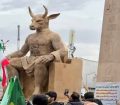 آتش کشیدن نماد بت بعل در مسیر راهپیمایی ۲۲ بهمن