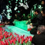 ورود پیکر رهبر شهید انقلاب به آیین وداع